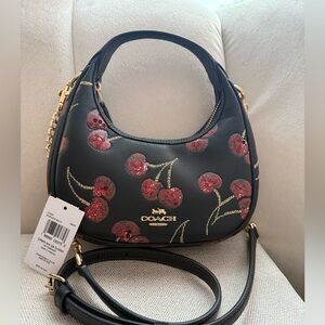 Coach mini Carmen cherry black